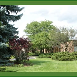 Libertyville Manor Extended Care - Libertyville Manor's Beautiful Park Like Setting