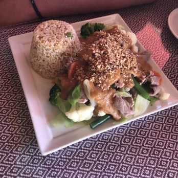 Gogo Thai - Cashew nut chicken with vegetable and fried rice - Thai Near Me - Atascadero, California