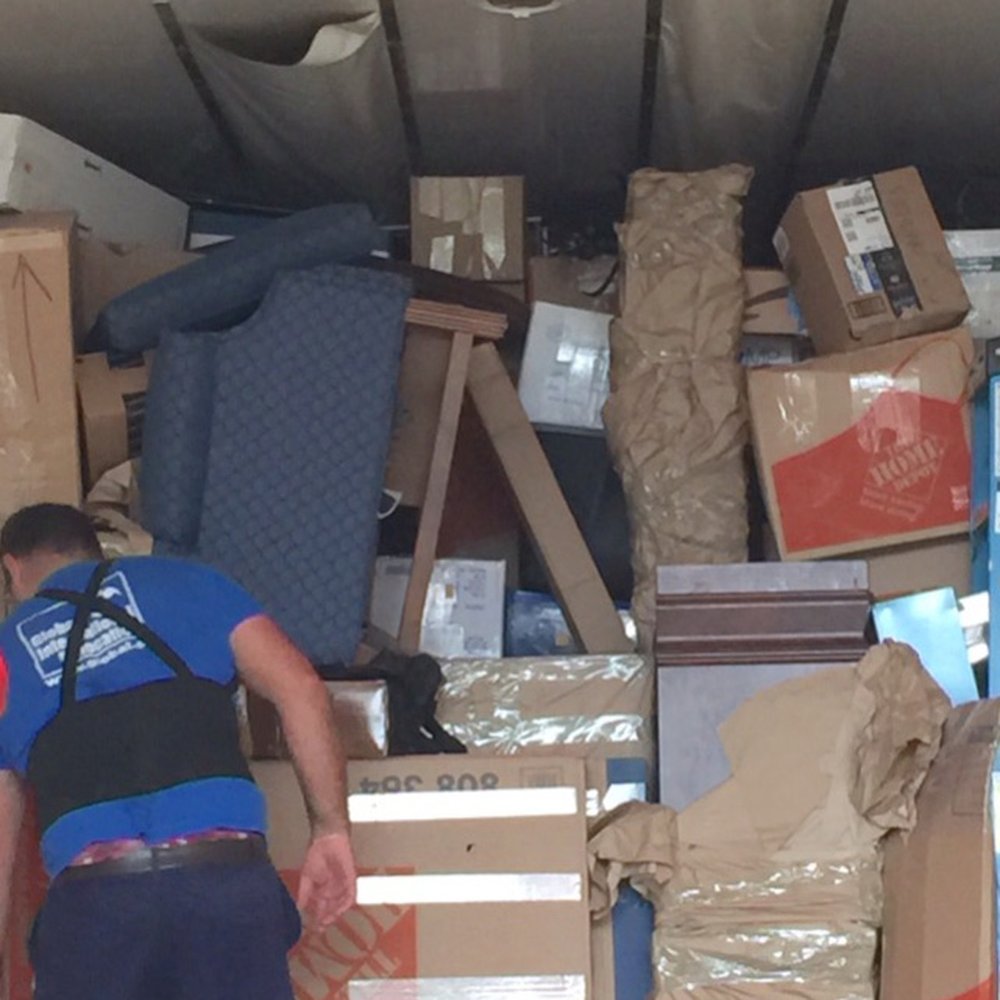 Rainier Overseas Movers - horrible truck packing caused broken furniture, crushed boxes, and more - Movers Near Me - Newcastle, Washington Rainier Overseas Movers - horrible truck packing caused broken furniture, crushed boxes, and more - Movers Near Me - Newcastle, Washington