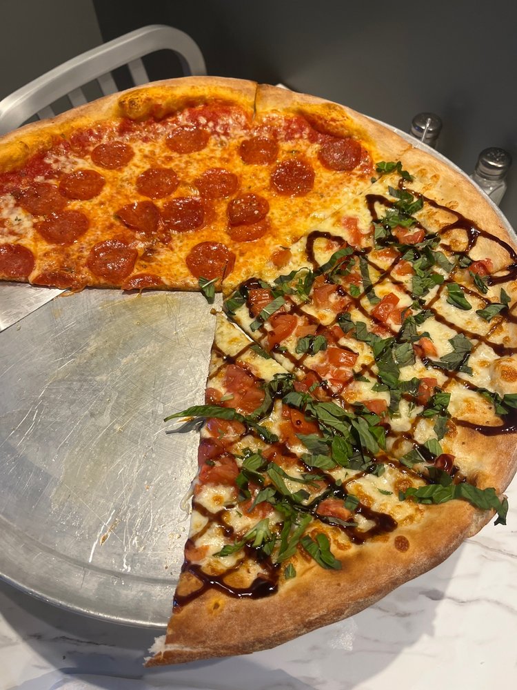 HAWTHORNE’S NY PIZZA & BAR 427 E Statesville Ave, Mooresville, North