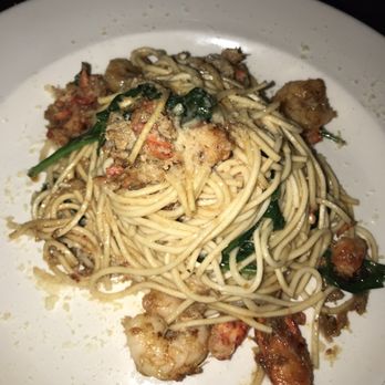 Yard House - Lobster garlic noodles with shrimp and crab - New American Near Me - Denver, Colorado