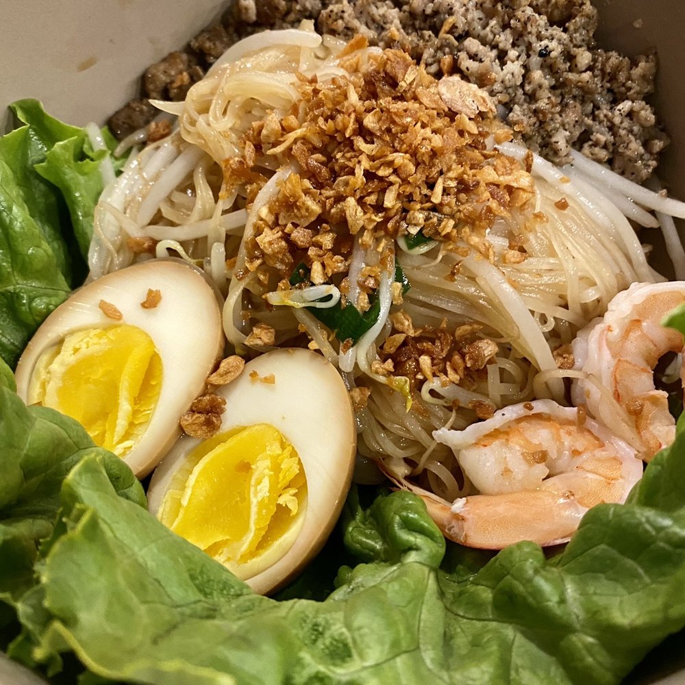 Em Vietnamese Bistro - hu tieu kho (dry noodles with ground pork, shrimp, and eggs) - Vietnamese Near Me - Brooklyn, New York Em Vietnamese Bistro - hu tieu kho (dry noodles with ground pork, shrimp, and eggs) - Vietnamese Near Me - Brooklyn, New York