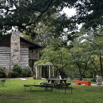 Strawberry Patch Inn - River, fire pit - Hotels Near Me - Townsend, Tennessee Strawberry Patch Inn - River, fire pit - Hotels Near Me - Townsend, Tennessee
