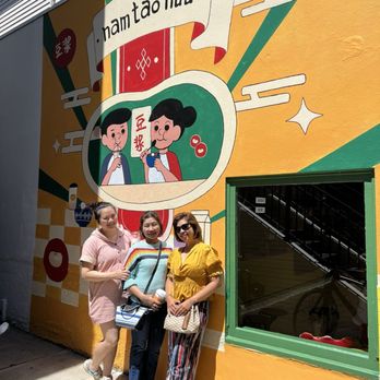 Nam Tao Huu - Love the painting on the wall - Bubble Tea Near Me - Portland, Oregon