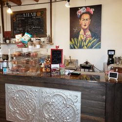Cafe Arte Mi Admore - Front counter with Frida