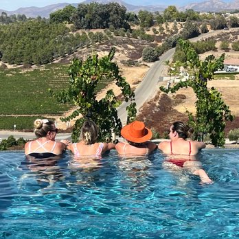 The New Inn - Hotels Near Me - Temecula, California