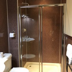 Loch Ness Clansman Hotel - Bathroom in double bed room