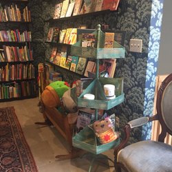 Queen Books - Nice local bookstore with good selection of children books