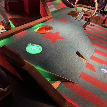 Puttshack - Philadelphia - Mini Golf Near Me - Philadelphia, Pennsylvania