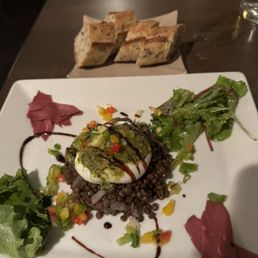 Poached egg with lentils