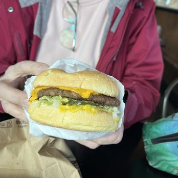 Twin Pines Drive In - Impossible Burger - Burgers Near Me - Cle Elum, Washington Twin Pines Drive In - Impossible Burger - Burgers Near Me - Cle Elum, Washington