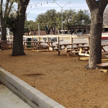Crossbuck BBQ - outdoor dining - Barbeque Near Me - Farmers Branch, Texas