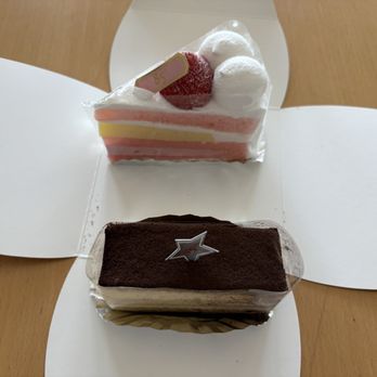 85°C Bakery Cafe-Buena Park - Classic Tiramisu Slice & Deluxe Strawberry Cream Slice - Coffee & Tea Near Me - Buena Park, California 85°C Bakery Cafe-Buena Park - Classic Tiramisu Slice & Deluxe Strawberry Cream Slice - Coffee & Tea Near Me - Buena Park, California