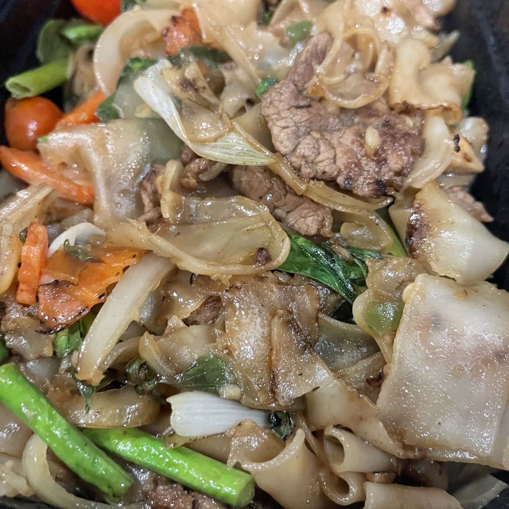 Ayara Thai - Drunken Noodles - Thai Near Me - Los Angeles, California