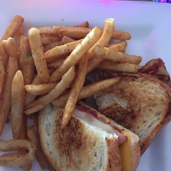 J's Penalty Box - Snapshot Grilled Cheese - Sports Bars Near Me - Ferndale, Michigan