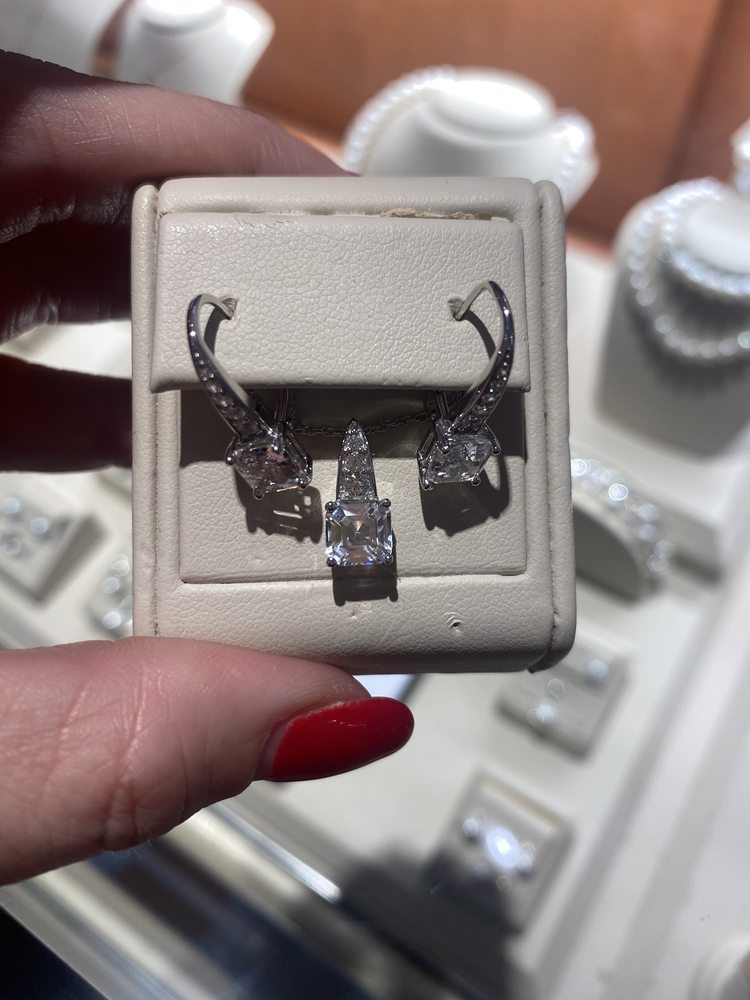 ZALES OUTLET Updated September 2024 25 Photos & 44 Reviews 131