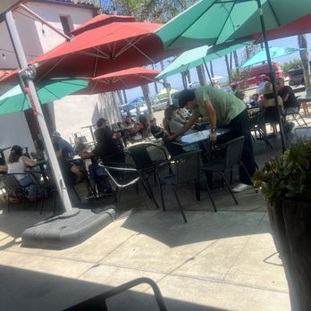 Happy Cat Eats - Outdoor seating area - Burgers Near Me - Santa Barbara, California Happy Cat Eats - Outdoor seating area - Burgers Near Me - Santa Barbara, California