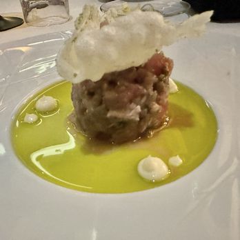 La Bastille - TARTARE DE THON - Tuna tartar, lentils, aioli, crunchy tapioca & sea chlorophyll - French Near Me - Cancún, AGU
