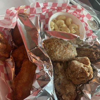 Flava Wings - New School Buffalo and Dry Garlic Parmesan w/h Regular White Cheddar Mac n Cheese - Chicken Wings Near Me - Houston, Texas