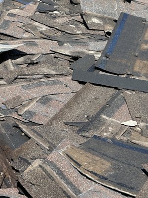 Valley Oaks Roofing & Repairs Logo