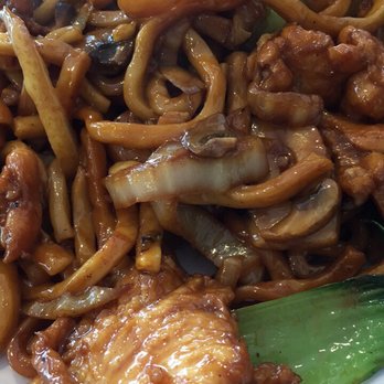 Liu's Shanghai - Thick noodles with chicken - Shanghainese Near Me - Brooklyn, New York Liu's Shanghai - Thick noodles with chicken - Shanghainese Near Me - Brooklyn, New York