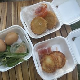 Xôi Chiên & trứng nướng (grilled eggs)