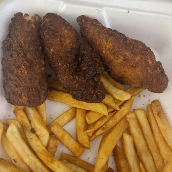 Rick's In & Out - Burnt fish and fish plate was also supposed to come with onion rings but they didn't add them to my order - Breakfast & Brunch Near Me - Gardena, California