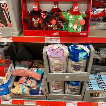 ALDI - Lots of gifts for the holidays  and great holiday decor - Grocery Near Me - Columbia, South Carolina