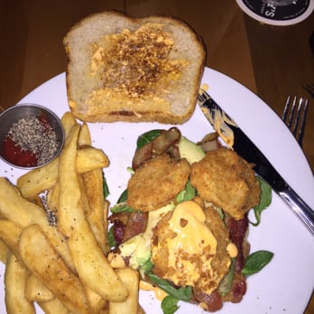 J. Henry's Draught House & Kitchen - New American Near Me - Houston, Texas