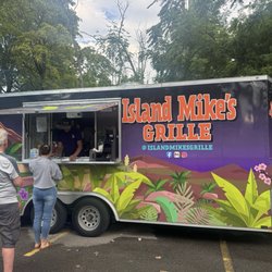 Samuel's Grande Manor - Food Trucks in the Garden Wednesday