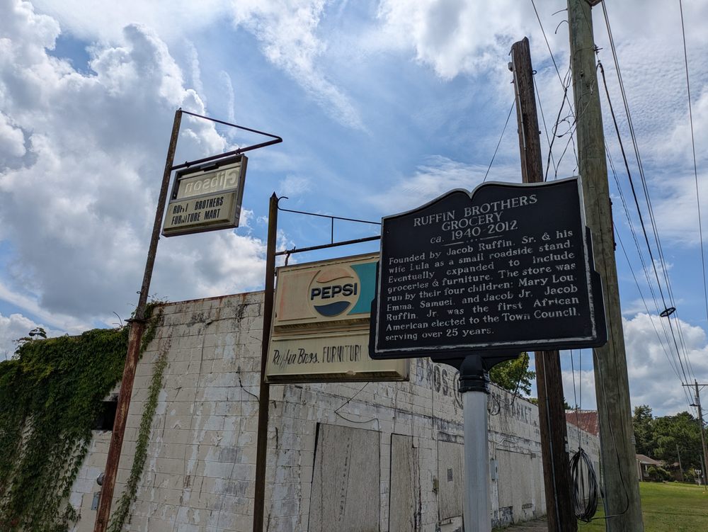 Food from Ruffin Brothers I & S Supermarket