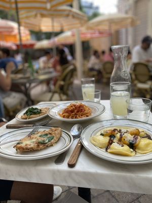 Cafe Spaghetti by null