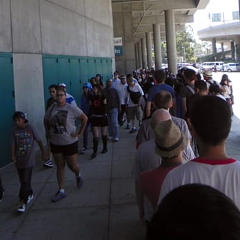 Los Angeles Comic Con - Line continues down Hall Drive and onto Convention Center Drive. That's the the offramp for the 10 Freeway on the right - Festivals Near Me - Los Angeles, California Los Angeles Comic Con - Line continues down Hall Drive and onto Convention Center Drive. That's the the offramp for the 10 Freeway on the right - Festivals Near Me - Los Angeles, California