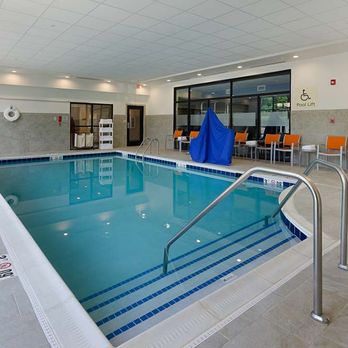 Hampton Inn Covington - Pool - Hotels Near Me - Covington, Virginia