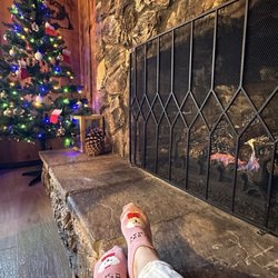 The Big Brrrr Cabin - Fireplace