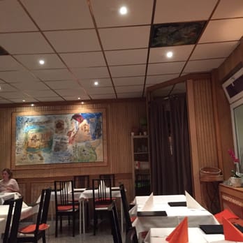 Thuy - Vietnamese art pieces in the restaurant add authenticity to the great food and Viet feeling - Vietnamese Near Me - Munich, BY