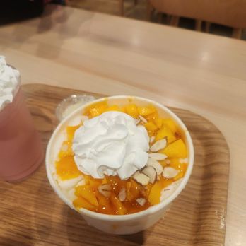 Jejubing Dessert Cafe - Desserts Near Me - Honolulu, Hawaii