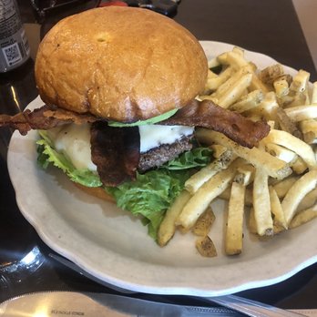 The Twins Restaurant - Twins burger. Bacon was nice and crispy. - American Near Me - Cotati, California