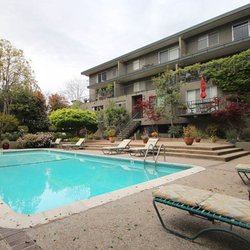 Vittoria Management - Love the grounds at 220 Palo Alto!