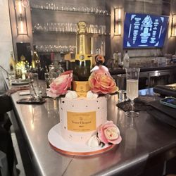 The Clubhouse - Bar counter