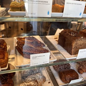 Blue Bottle Coffee - Bryant Park - Coffee & Tea Near Me - New York, New York