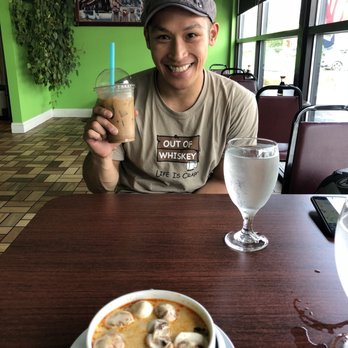 Manee Thai Restaurant - Thai Near Me - Gray, Maine