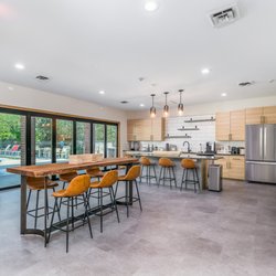 Deer Valley Apartments - Living Room