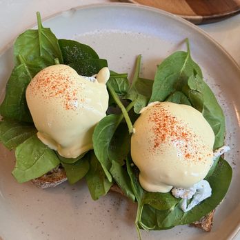 Cafématic - Eggs benedict with spinach - Cafes Near Me - Antwerp, VAN Cafématic - Eggs benedict with spinach - Cafes Near Me - Antwerp, VAN