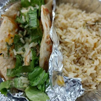 Costa Vida - Chicken taco and cilantro lime rice - Mexican Near Me - Apple Valley, Minnesota