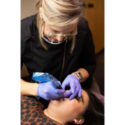Evolve Permanent Makeup  - Lip Blush in action