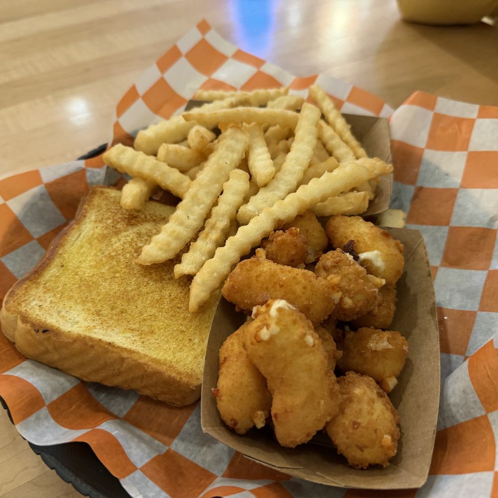 Minnie Bird - French Fries, Texas Toast, Cheese Curds. - Chicken Shop Near Me - Schaumburg, Illinois Minnie Bird - French Fries, Texas Toast, Cheese Curds. - Chicken Shop Near Me - Schaumburg, Illinois