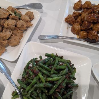 Vege Valley  - Crispy Vege chicken w basil, Chppd mustard greens w bean curd sheet, Dry sauteed green beans, Vege H Chicken w brown sauce (mushroom) - Vegetarian Near Me - San Gabriel, California