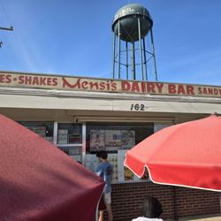 Mensi's Dairy Bar - Outside