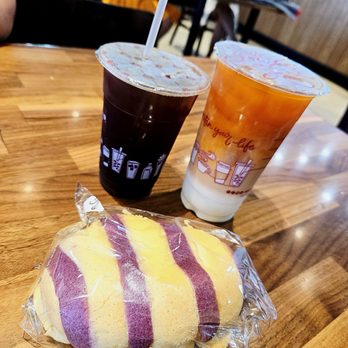 85°C Bakery Cafe-San Antonio - Thai Tea and an Americano - Bakeries Near Me - San Antonio, Texas 85°C Bakery Cafe-San Antonio - Thai Tea and an Americano - Bakeries Near Me - San Antonio, Texas